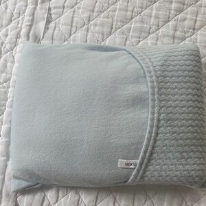 Mersea travel ruana wrap
One Size with pillow case